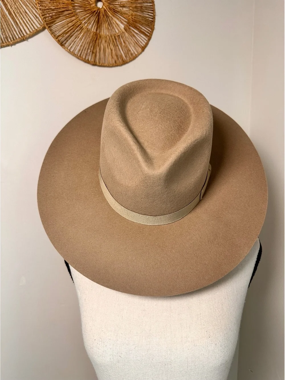 Shyanne women’s beige/khaki stiff-brim fedora hat